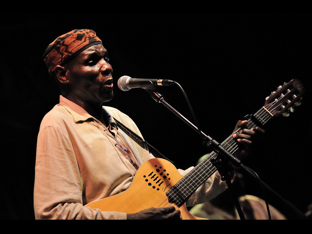 01-oliver_mtukudzi_D30_7482