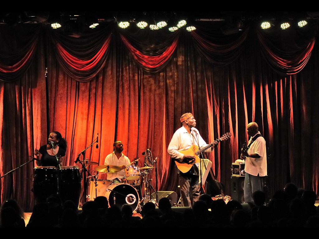 13-oliver_mtukudzi_black spirits_D30_7485