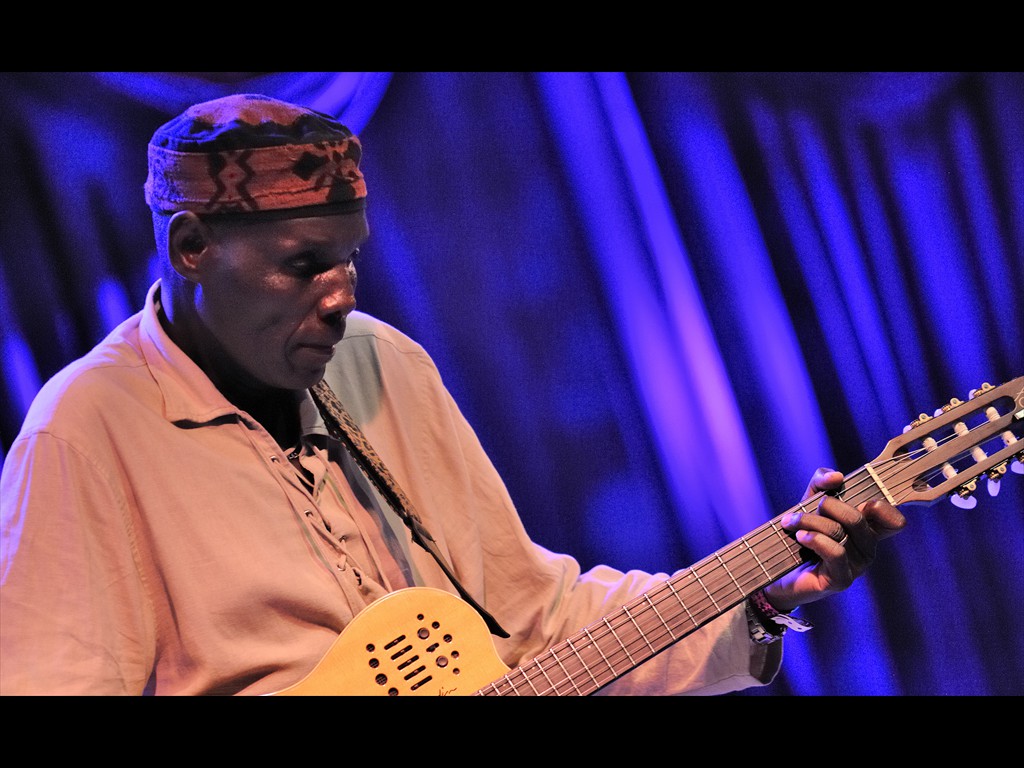 22-oliver_mtukudzi_D30_7471