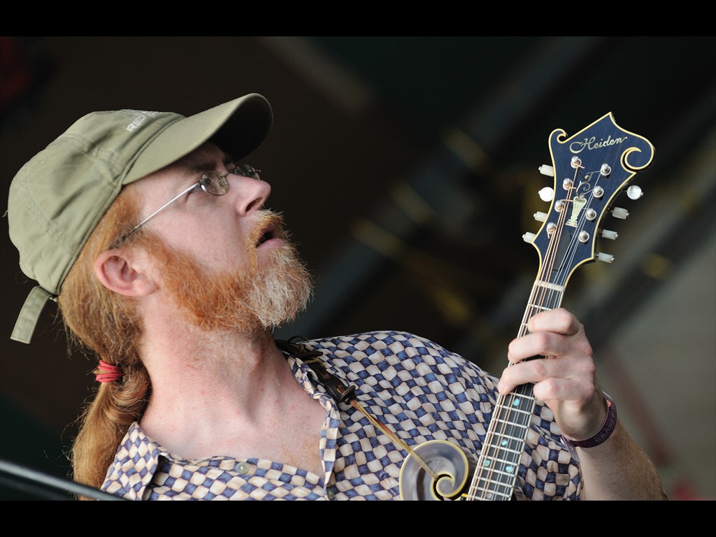 02-john_skehan_railroad_earth_D30_7992