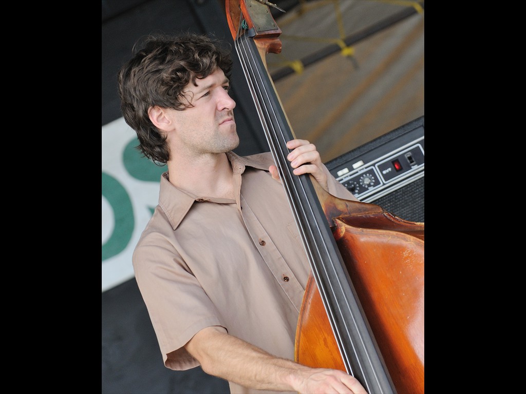 09-andrew_altman_railroad_earth_D30_7980