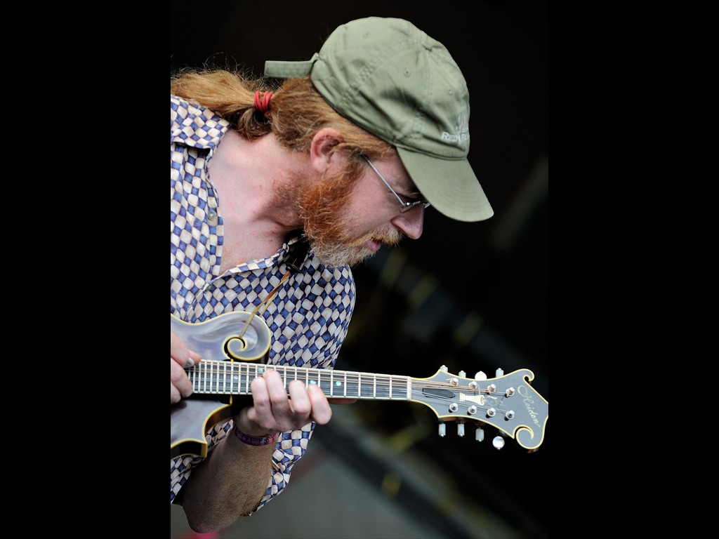 22-john_skehan_railroad_earth_D30_7997