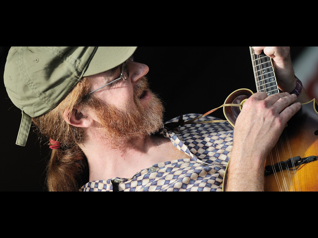 60-john_skehan_railroad_earth_D30_7969