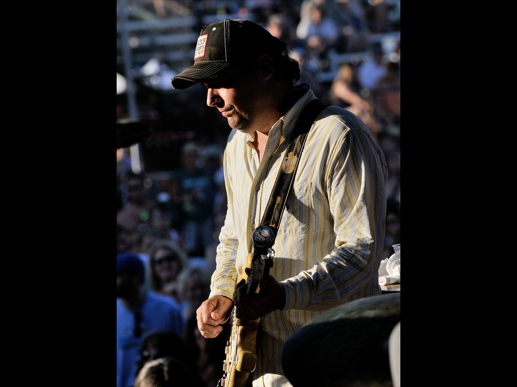 z_jeb_puryear_donna_the_buffalo_D30_0107