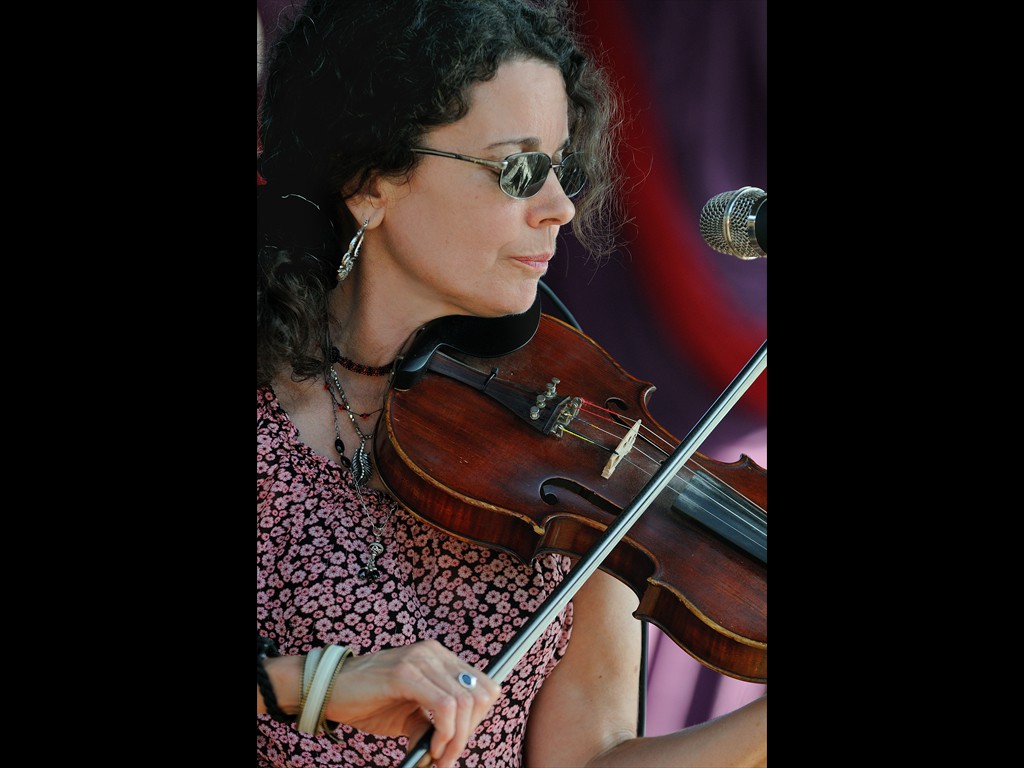 03_tara_nevins_the_heartbeats