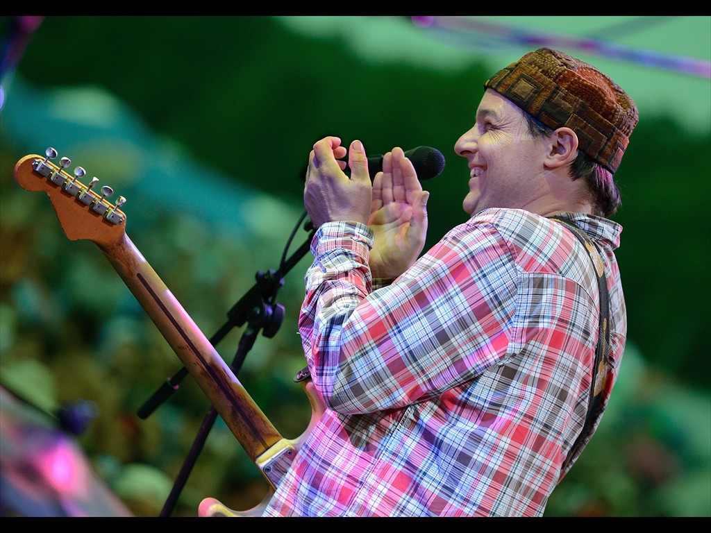 80_jeb_puryear_donna_the_buffalo_D80_0377